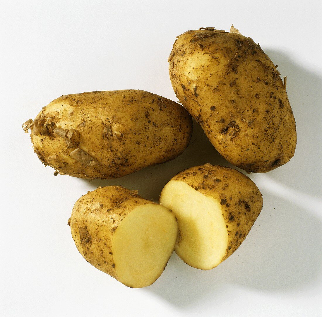 Kartoffeln (Sorte: Sieglinde), ganz & halbiert