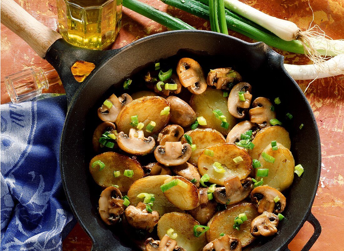 Pan-cooked potato dish with mushrooms & spring onions