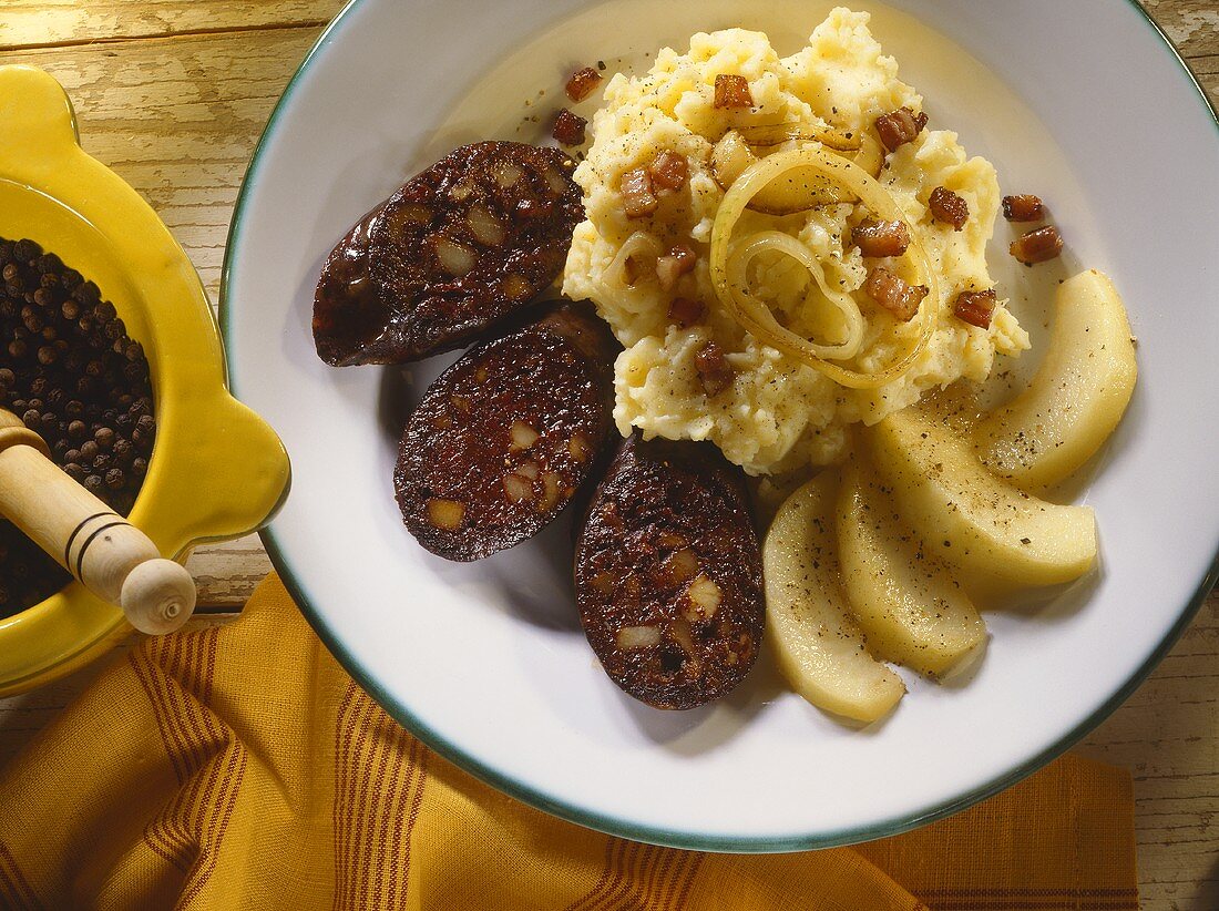 Heaven & earth (mashed potato & apple, black pudding & apples)