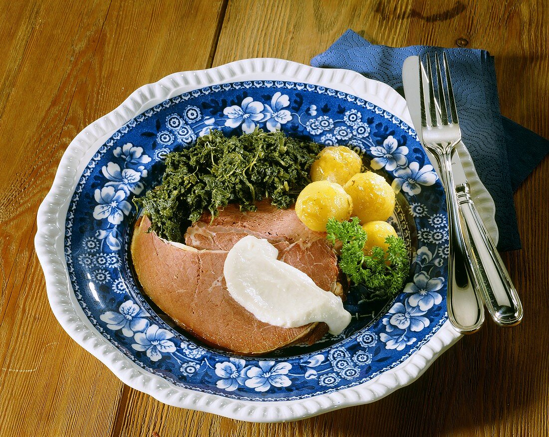 Hamburg smoked meat with sour cream and potatoes