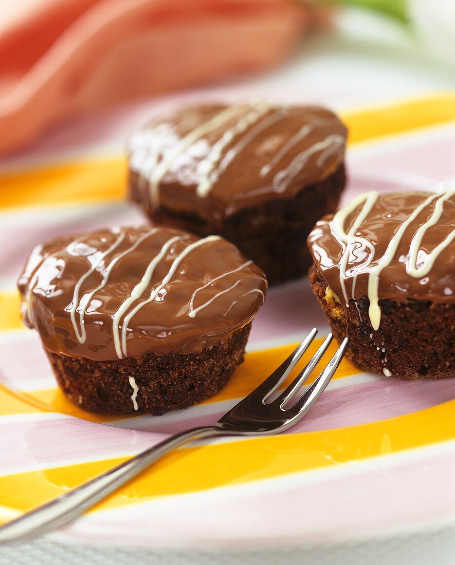 Kinder-Schokolade-Muffins mit dunkler und heller Kuvertüre