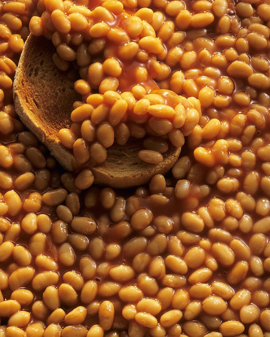 Baked beans with slice of toast (filling the picture)