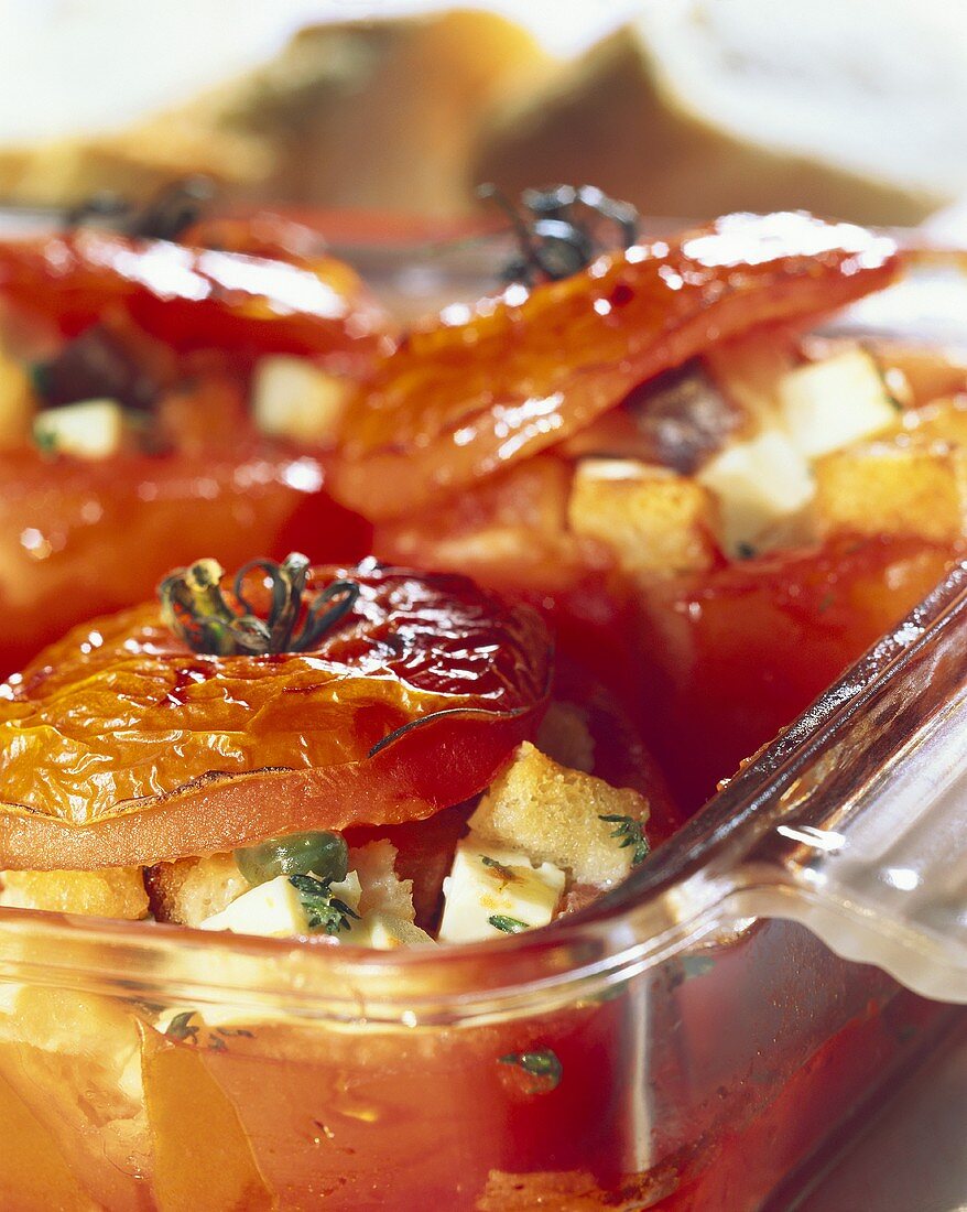 Stuffed tomatoes with diced sheep's cheese and white bread