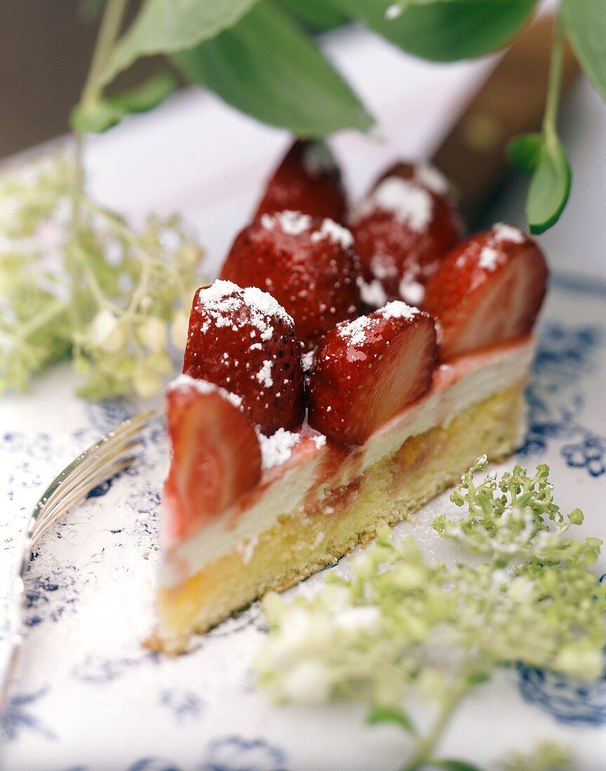 Strawberry gateau with elderflower cream & icing sugar