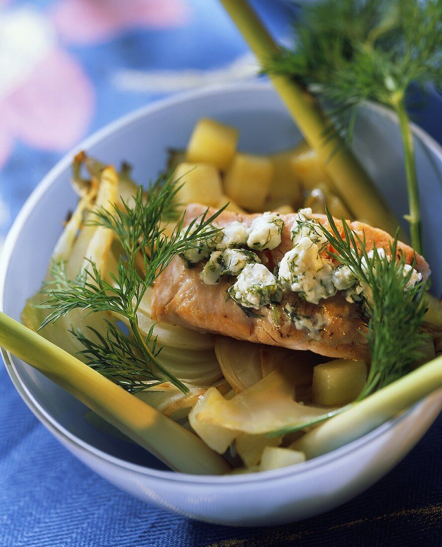 Salmon on fennel with feta, dill and lemon grass