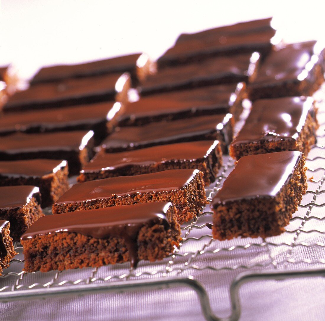 Chocolate strip on a cake rack