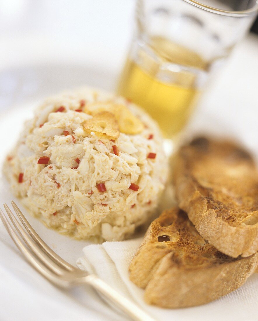 Crab tartar with chili and garlic