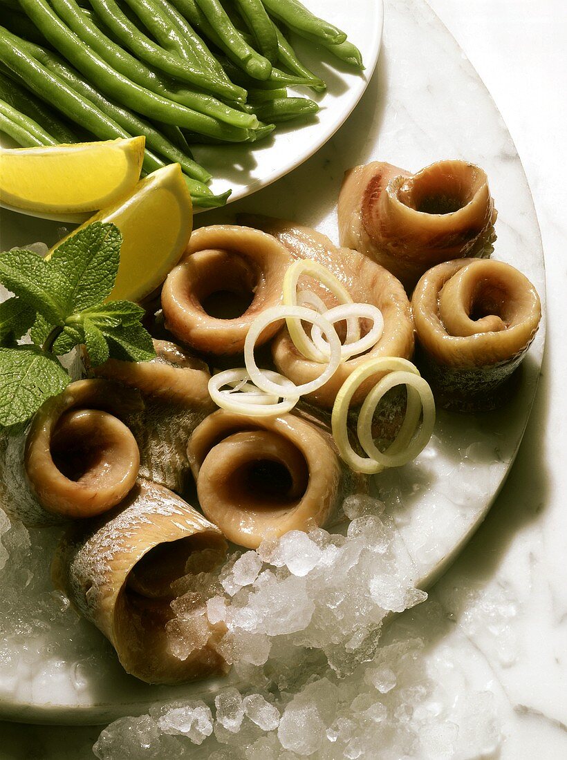 Matjesfilets mit Bohnen auf Eis