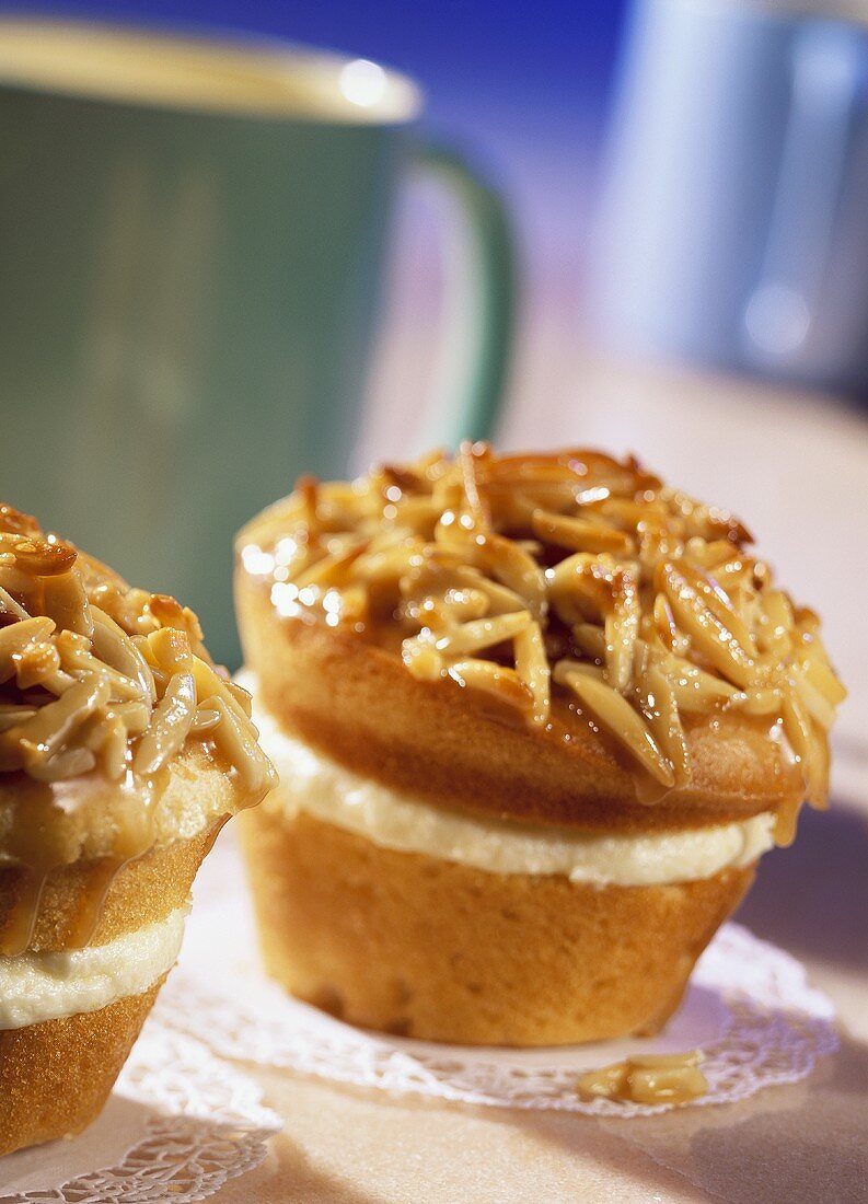 "Bee sting" muffins with chopped almonds