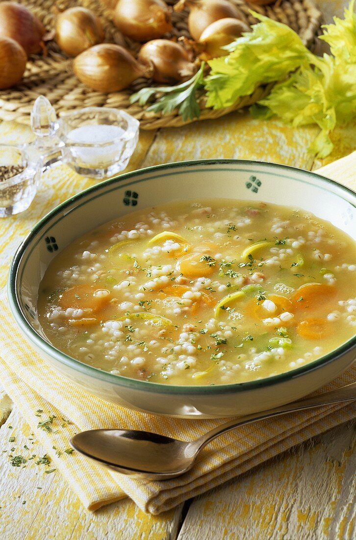 Bündner barley soup with carrots, celery and bacon