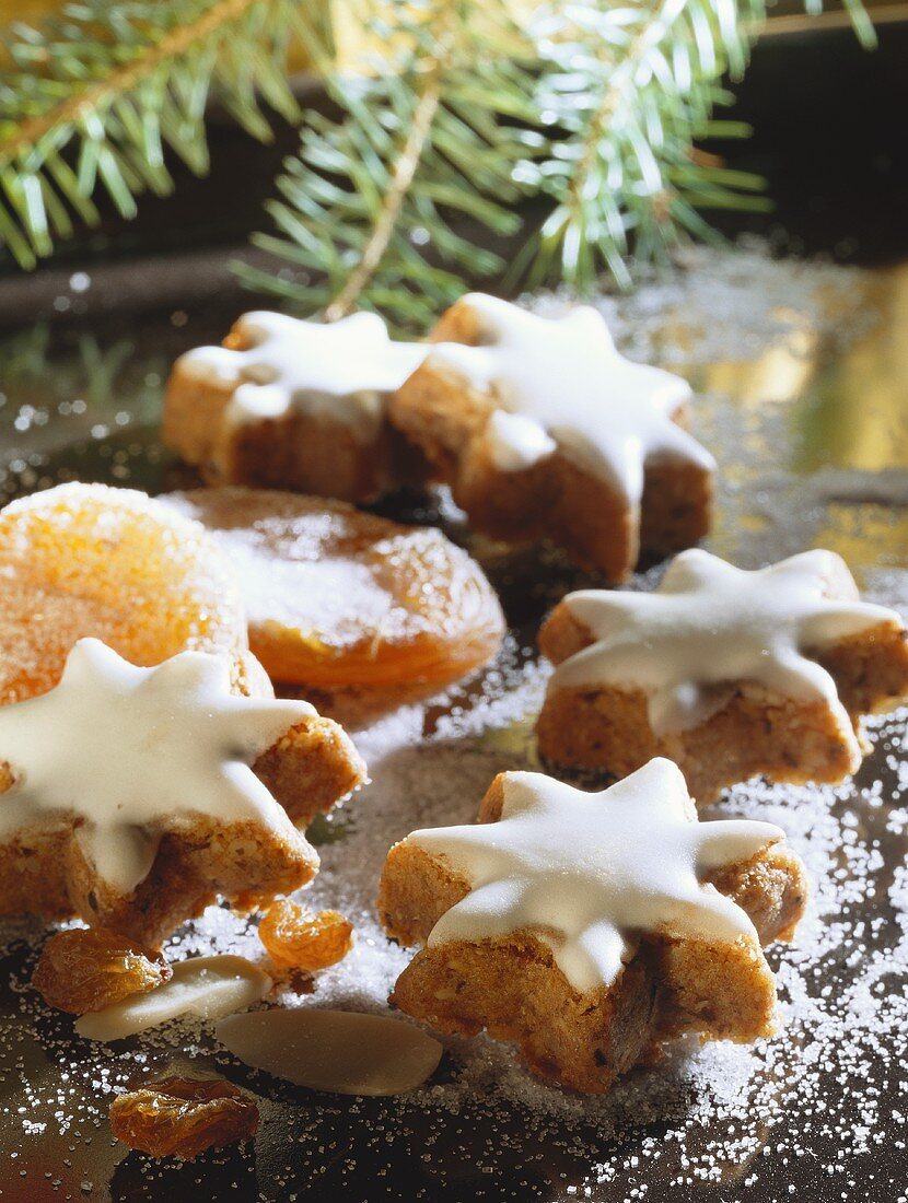 Cinnamon stars with glacé icing, dried apricots & sugar