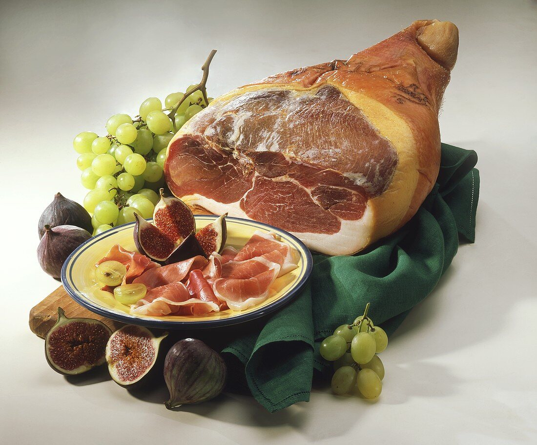 Parma ham with figs and grapes
