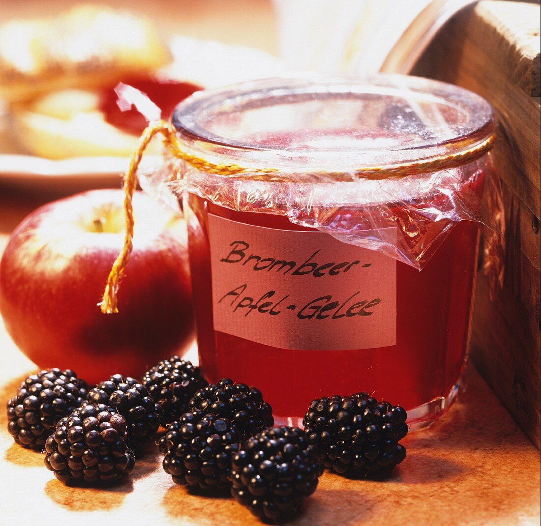 Blackberry and apple jelly in a jar, with fresh fruit