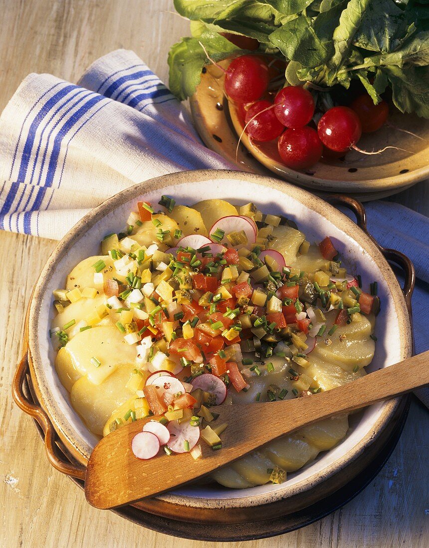 Cheese potatoes with tomatoes, gherkins and radishes