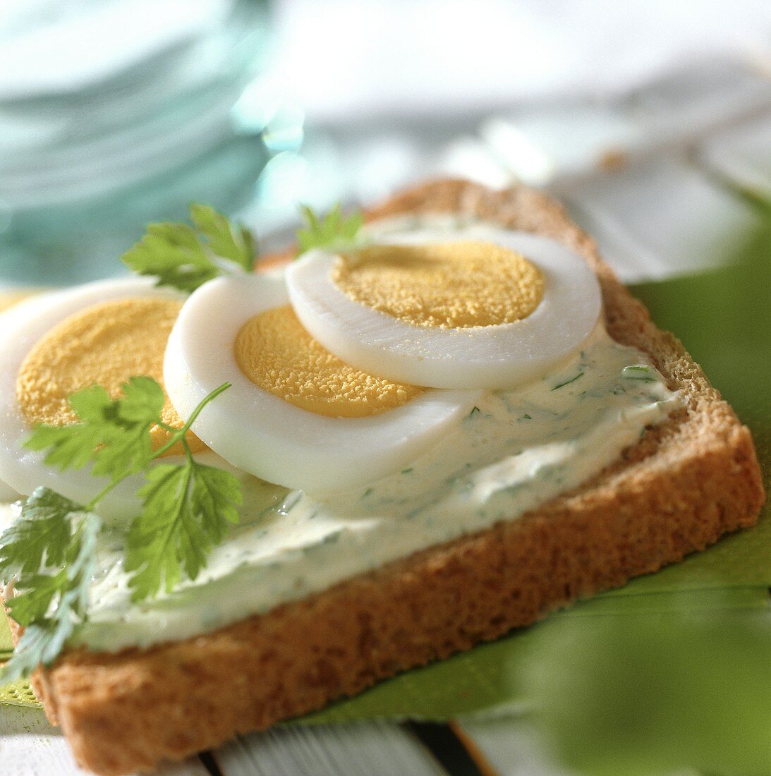 Egg on toast with chervil mousse