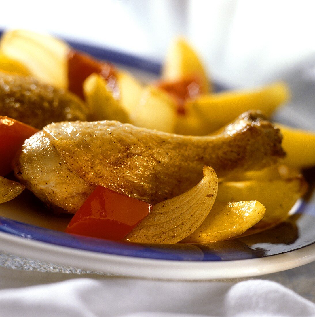Hähnchen-Grillpfanne mit Kartoffeln und Paprika