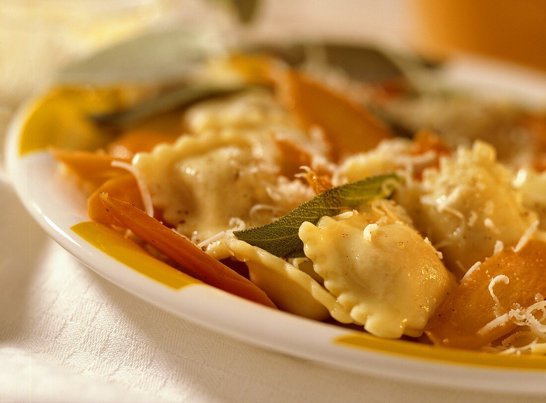 Ravioli salvia e carote (Sage & carrot ravioli, Italy)