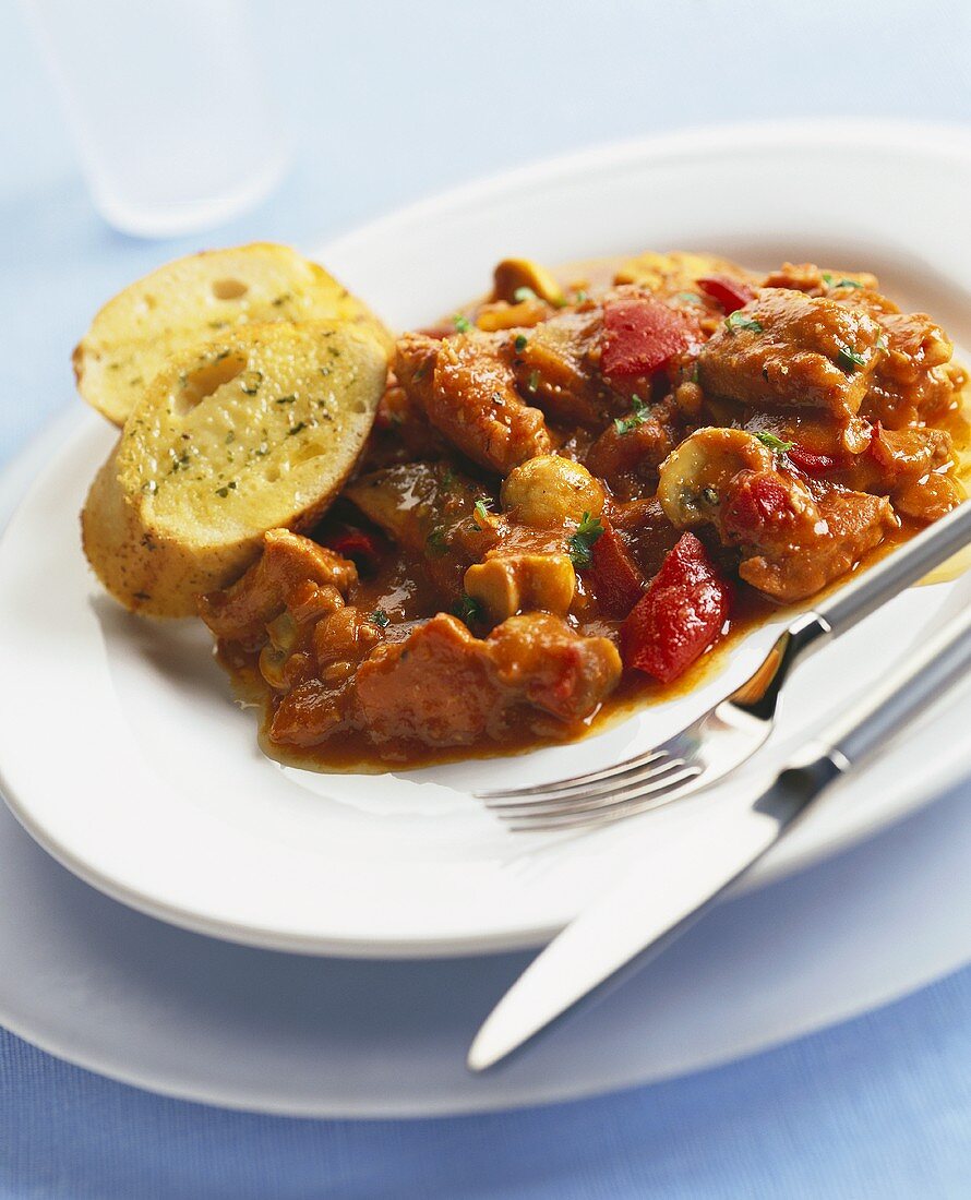 Pork stew with mushrooms and peppers; white bread