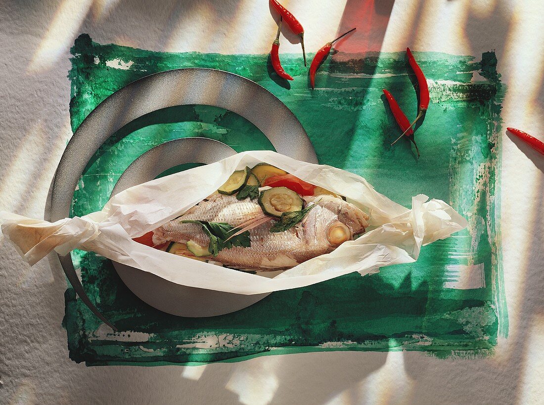 Fish with vegetables in baking paper