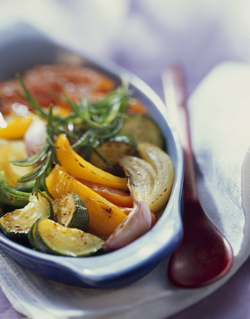 Oven-baked ratatouille with pepper, courgette, garlic