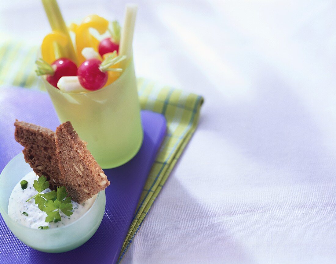 Raw vegetable salad with parsley quark & wholemeal bread