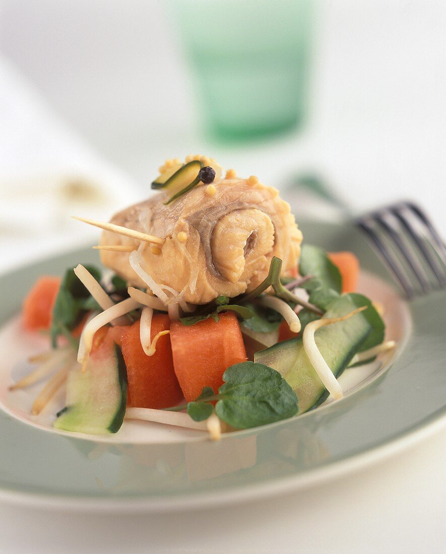 Vegetable salad with tuna in mustard marinade