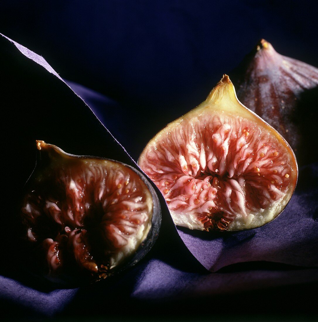 Figs on a violet cloth