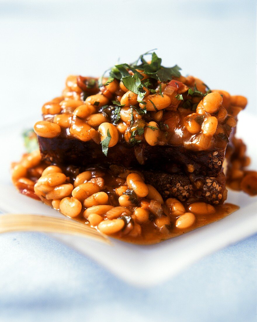 Baked beans with fresh parsley