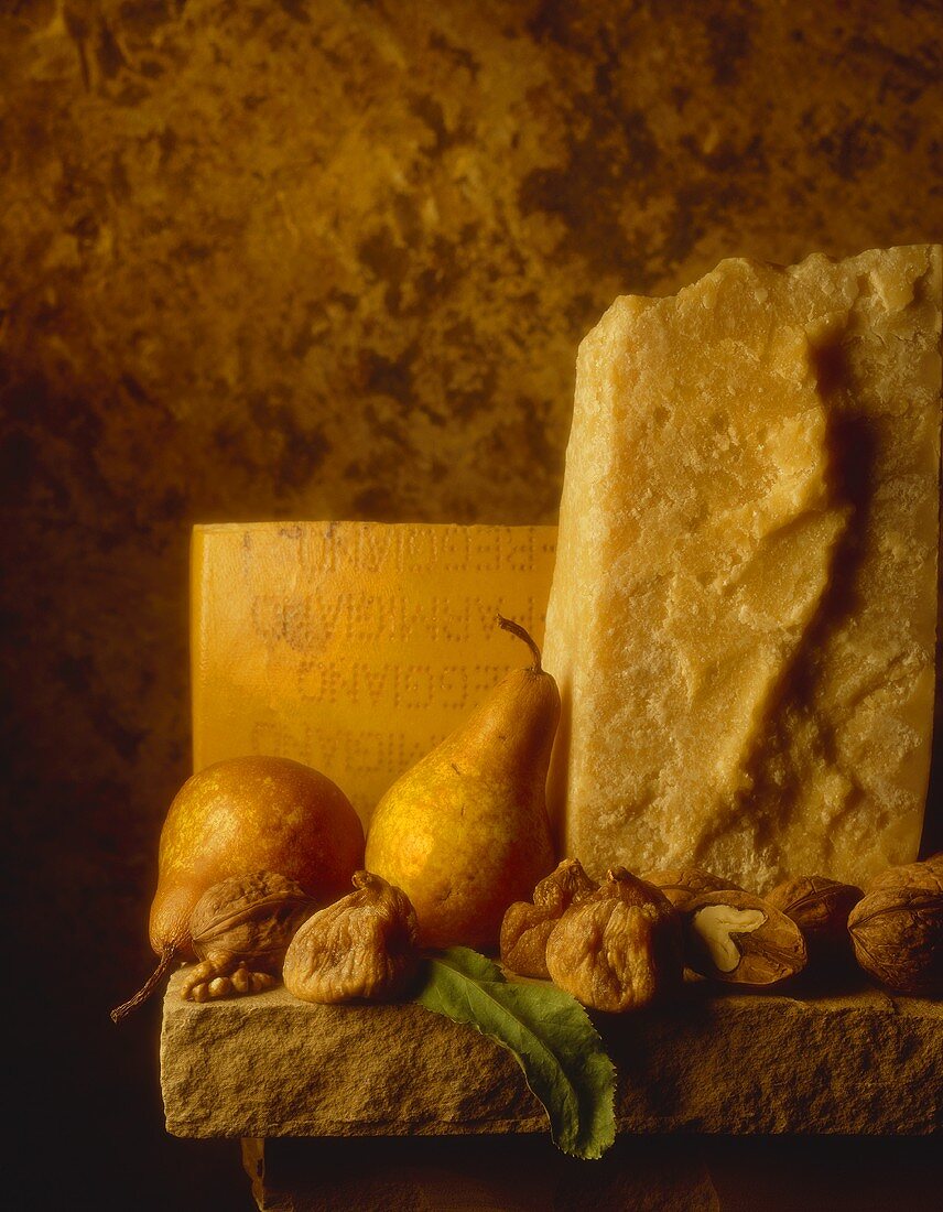 Parmesan with pears and dried figs