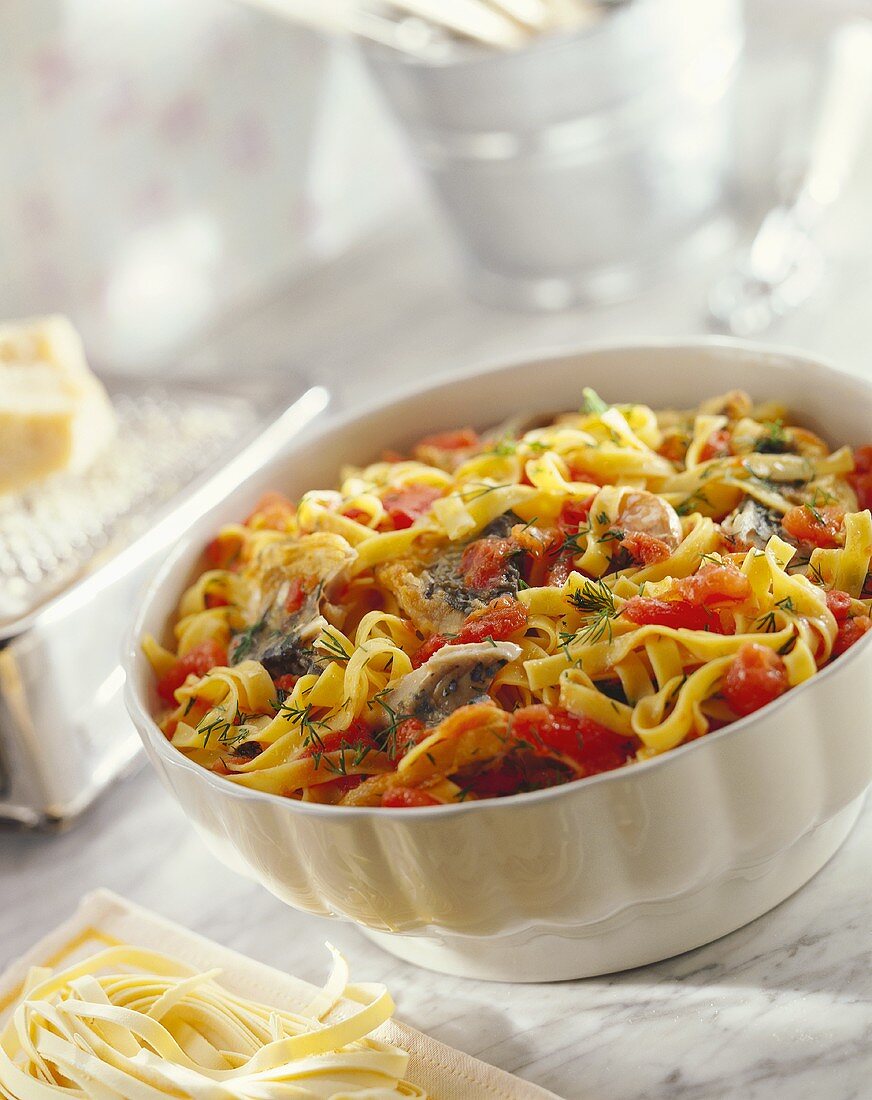 Tagliatelle mit Makrelen, Tomaten und Fenchel