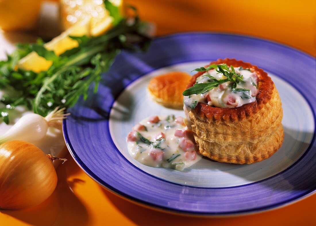 Ham ragout in puff pastry with rocket