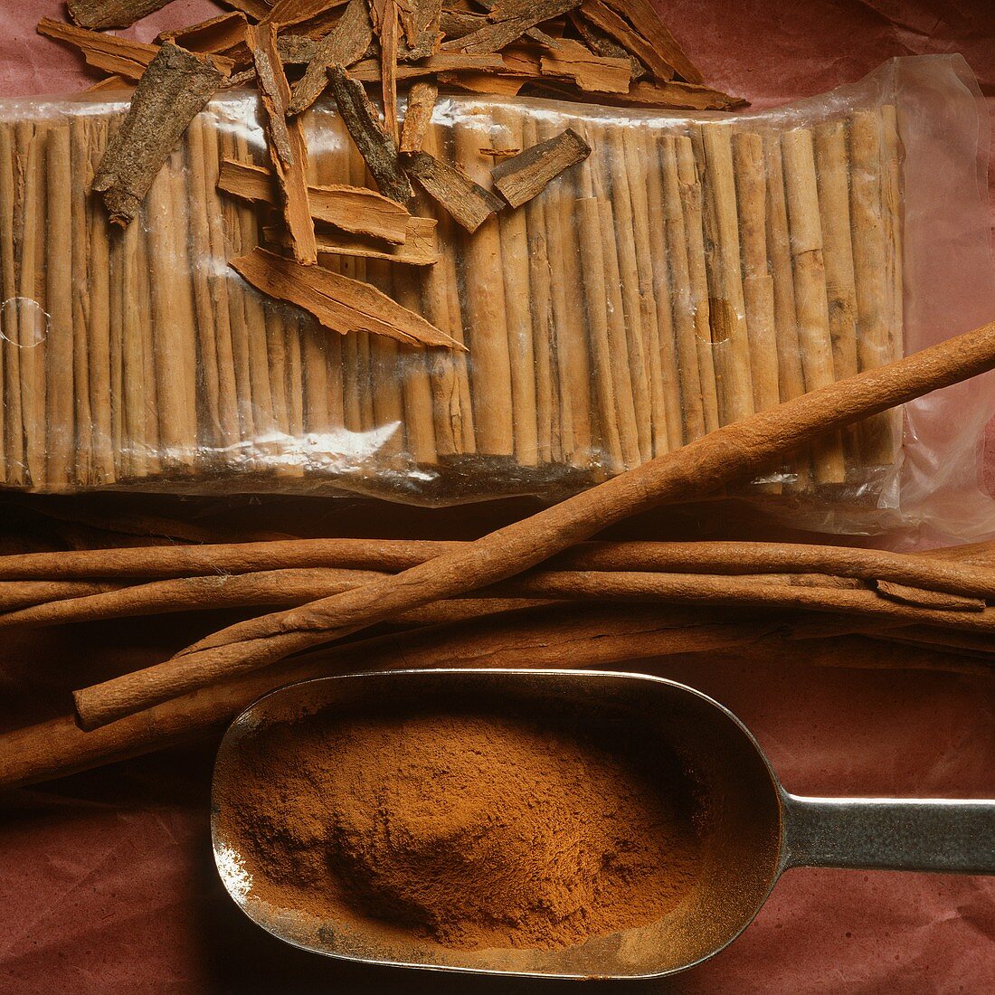 Cinnamon powder, bark and sticks