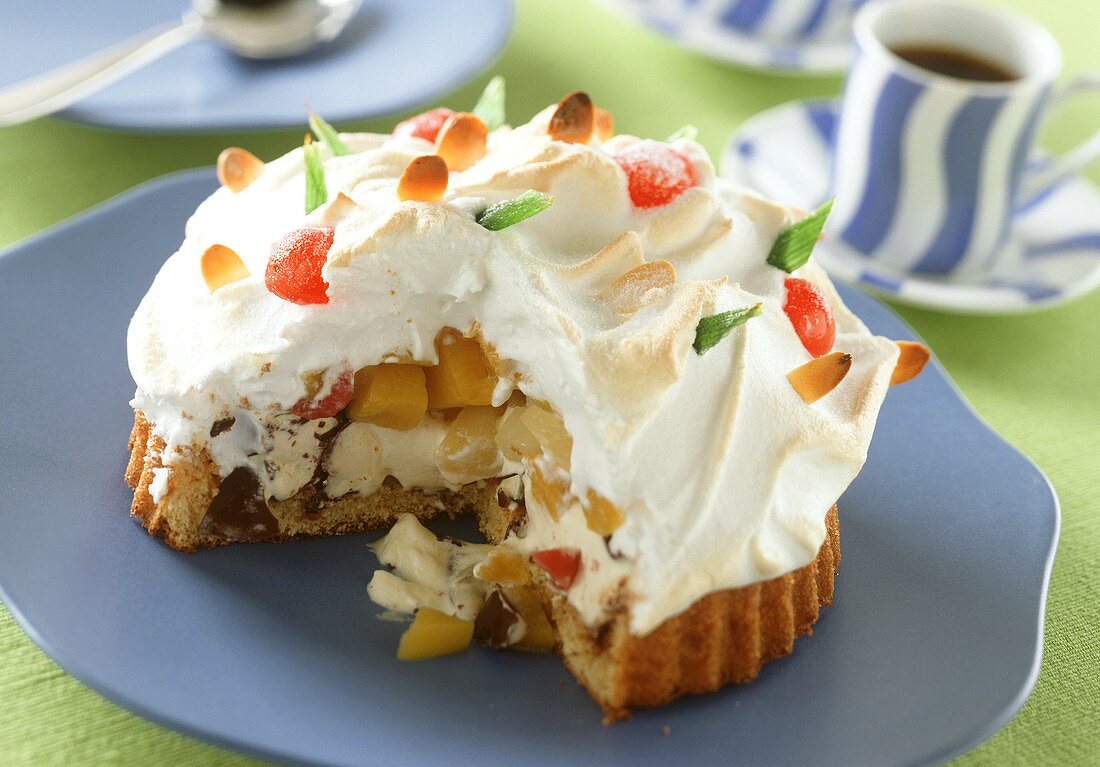 Ice cream cake with tinned fruit and meringue topping