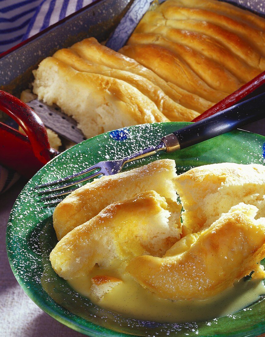 Lower Bavarian Bauernstriezel (plaited bun) with custard