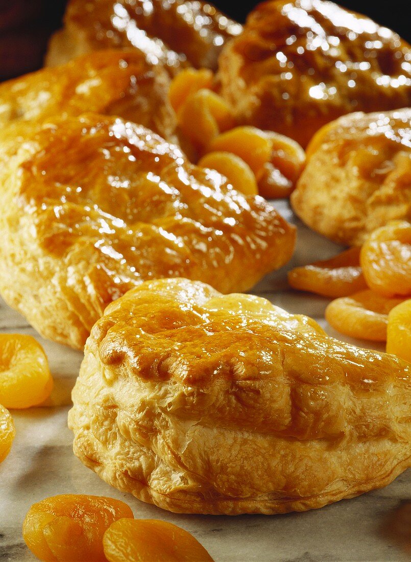 Puff pastries with apricots