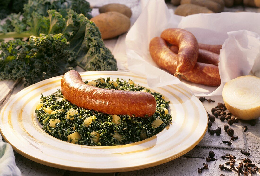 Bremer Pinkel: coarse sausage  on kale with potatoes