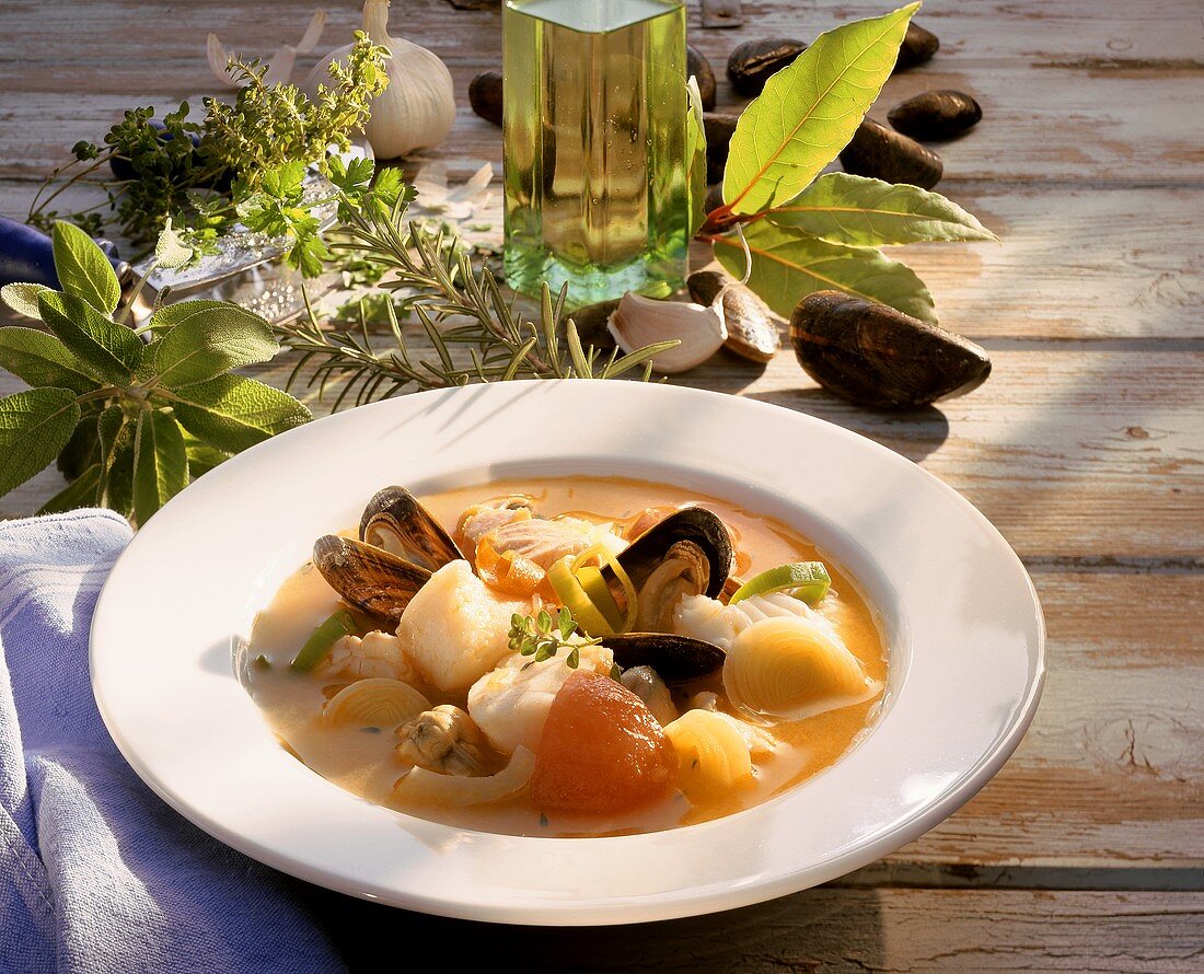 Bouillabaisse mit frischen Kräutern