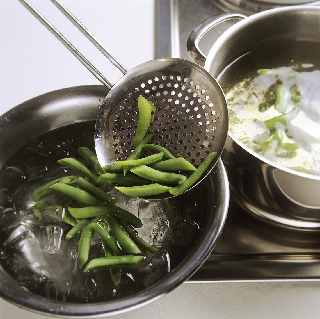 Blanching green beans (refreshing in iced water)