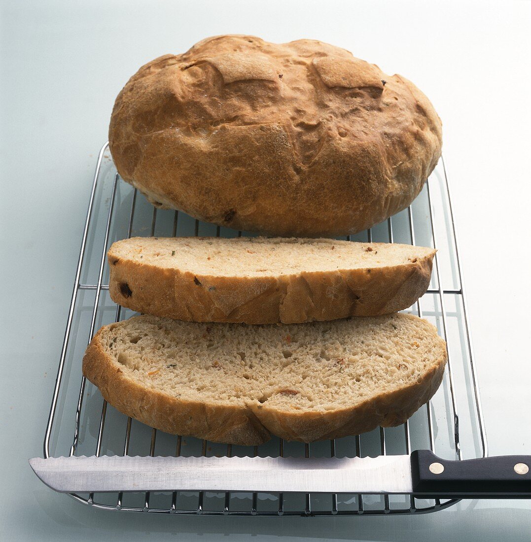 Tomato bread on cake rack with a knife