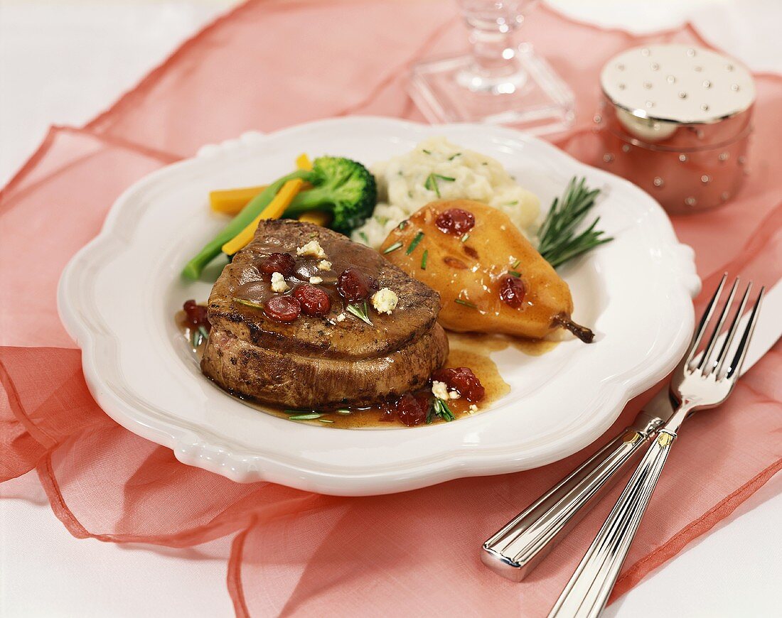 Rindersteak mit Birne und Cranberries