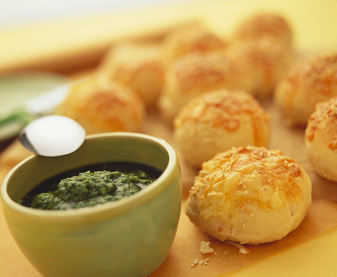 Sesame cheese roll with spicy pesto spread