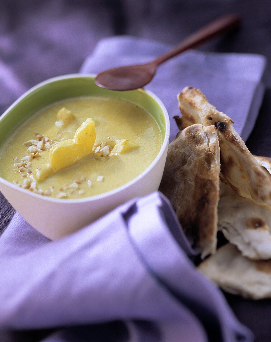 Indian curry soup with pineapple; Flat bread