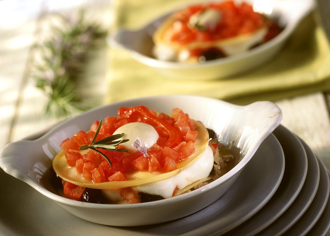 Pasta bake with mozzarella, tomatoes and mince