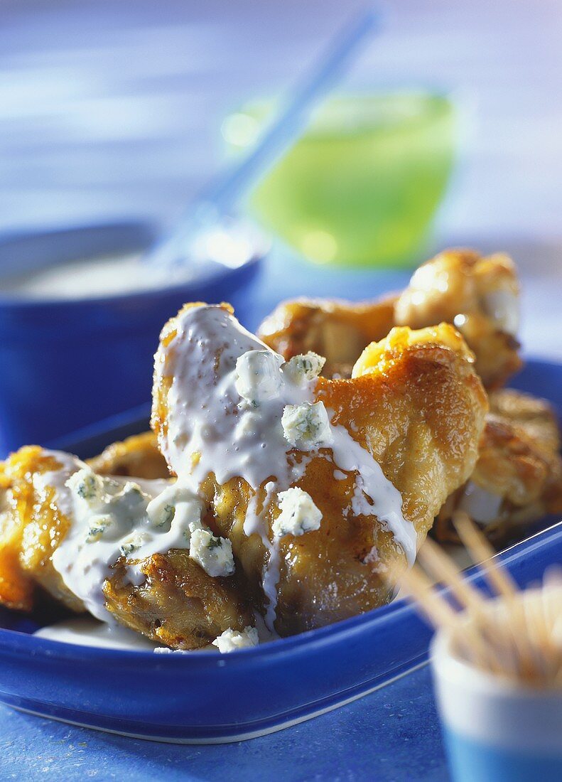 Chicken wings with Roquefort sauce