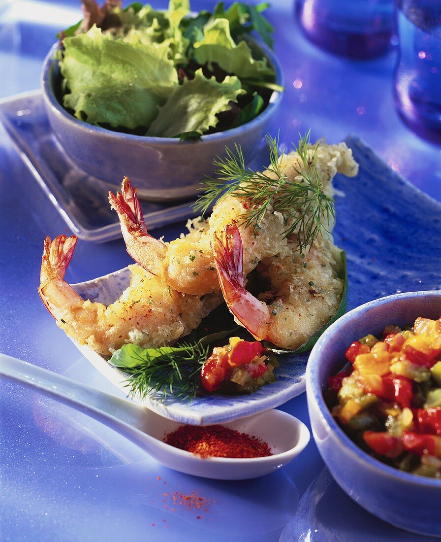 Shrimps in batter, salad and salsa