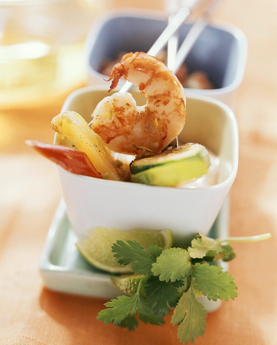 Creole fondue with fruit and shrimps in bowls