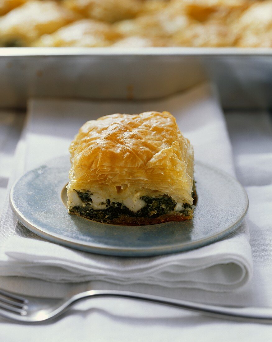 Puff pastry pie with spinach and sheep's cheese