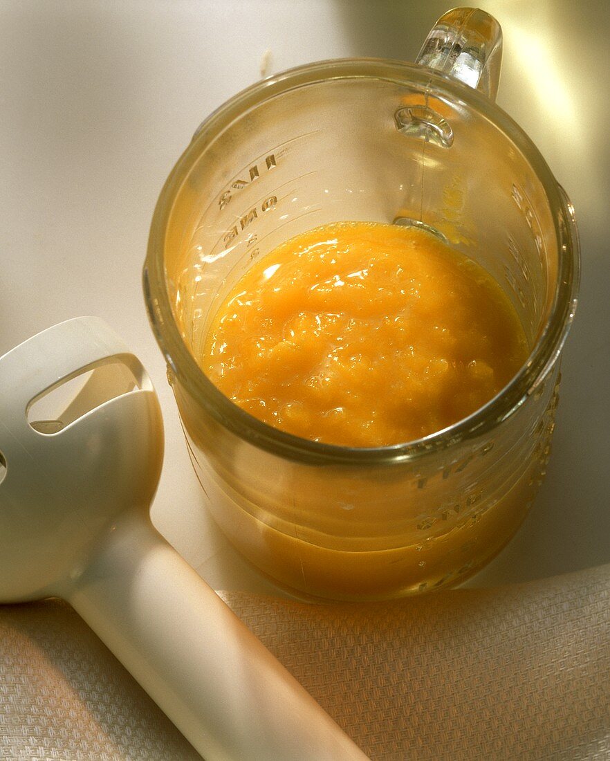 Making mango puree