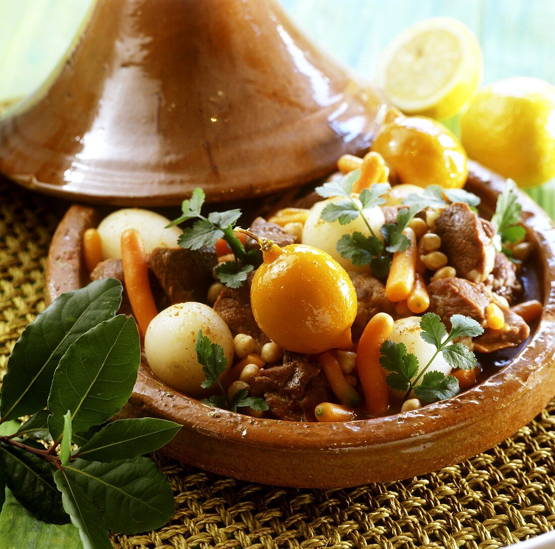 Lammtajine mit Rübchen und Zitronen