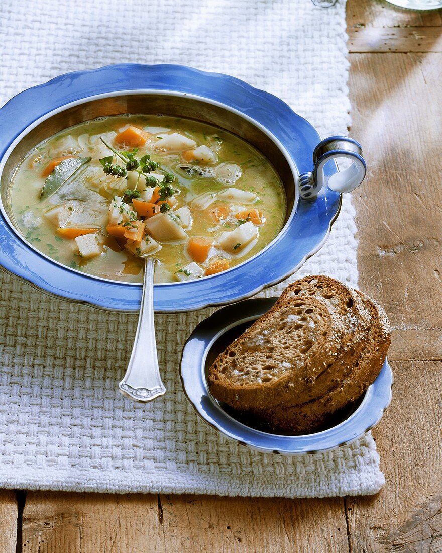 Berlin vegetable stew with marjoram; bread with caraway butter